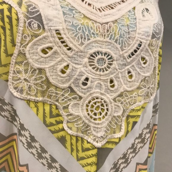 Geometric halter style maxi dress - Picture 3 of 9